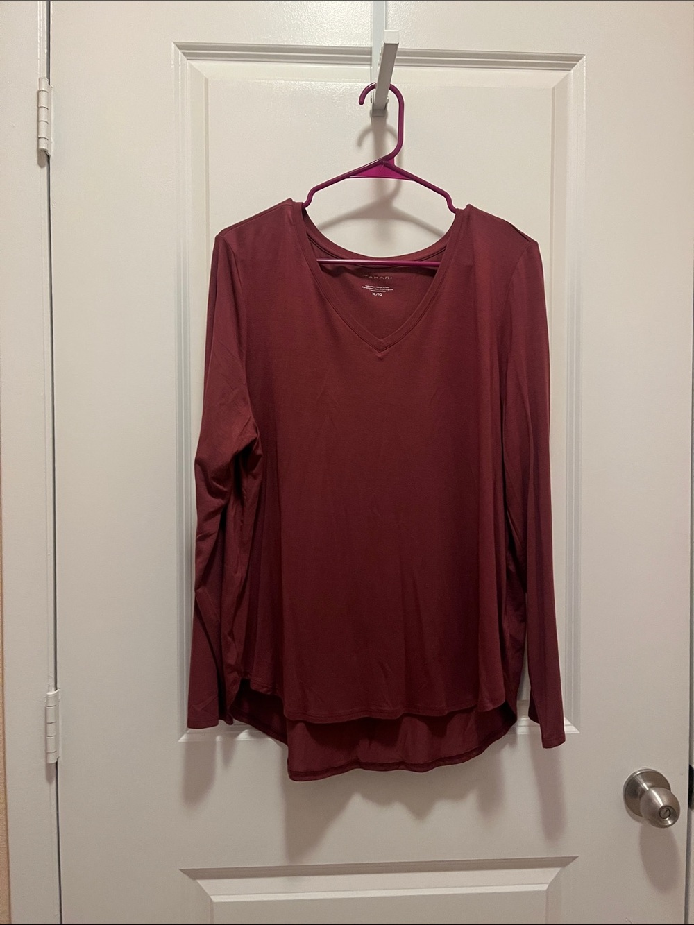 (NWT) Tahari Long Sleeve V-Neck Top in Wine